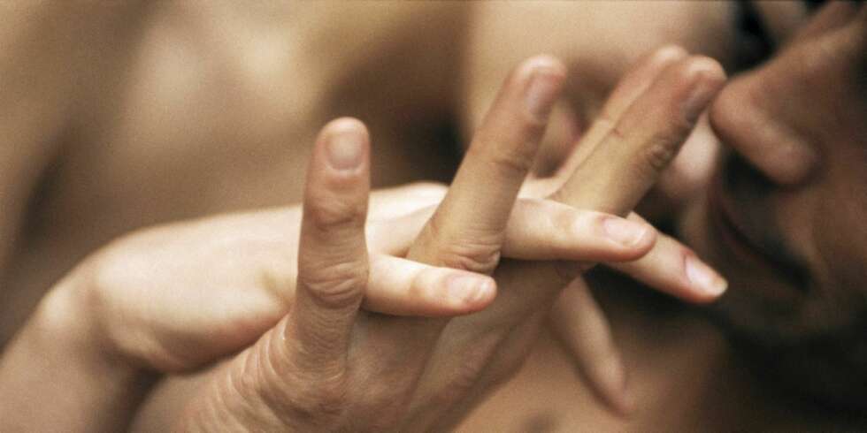 IKKE SOM PÅ FILM: Kvinner er like glade i sex som menn, men ønsker ikke for mye pornoinspirert sex. Sexolog Kjersti Antonsen har blogget om temaet. IKKE SOM PÅ FILM: Kvinner er like glade i sex som menn, men ønsker ikke for mye pornoinspirert sex. Sexolog Kjersti Antonsen har blogget om temaet.