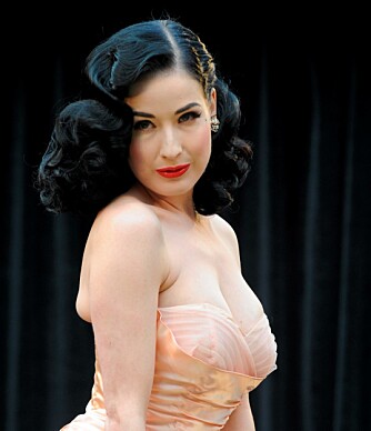 TEASER: Dita Von Teese er dagens mest kjente burlesque-artist. Nylig lanserte hun sin egen undertøyskolleksjon. TEASER: Dita Von Teese er dagens mest kjente burlesque-artist. Nylig lanserte hun sin egen undertøyskolleksjon.