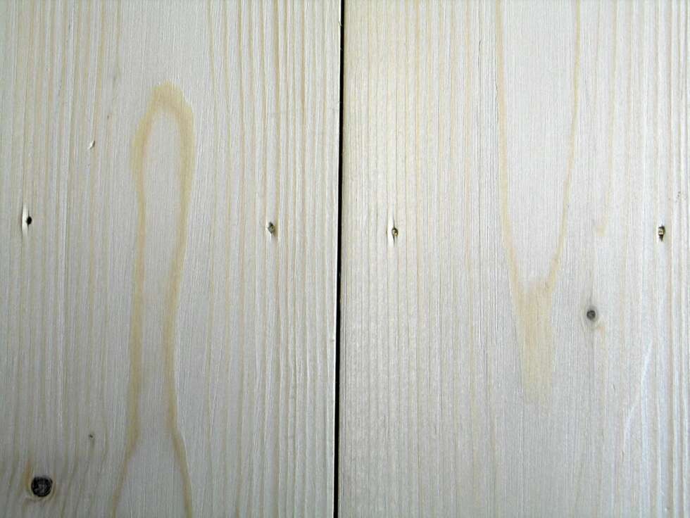 SPIKERHULL: Spikerhull kan bli synlige gjennom malingen. SPIKERHULL: Spikerhull kan bli synlige gjennom malingen.