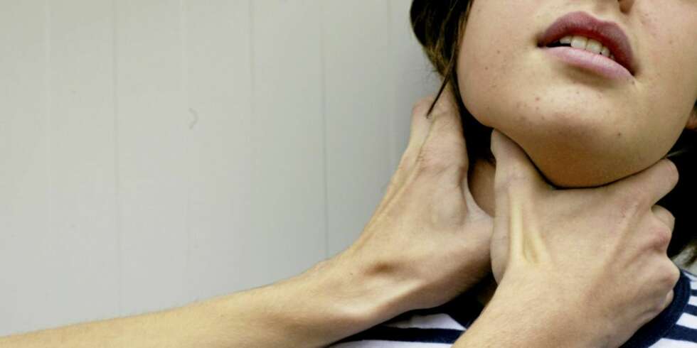 EN SEKSUELL AVART: Strangulering, eller autoerotic asphyxiation, omtales som en eksrem seksuell preferanse - som er potensielt dødelig. Ifølge en ny, amerikansk undersøkelse eksperimenterer barn helt ned i 9-årsalderen med kvelning for å få en slags rus ut av det. EN SEKSUELL AVART: Strangulering, eller autoerotic asphyxiation, omtales som en eksrem seksuell preferanse - som er potensielt dødelig. Ifølge en ny, amerikansk undersøkelse eksperimenterer barn helt ned i 9-årsalderen med kvelning for å få en slags rus ut av det.
