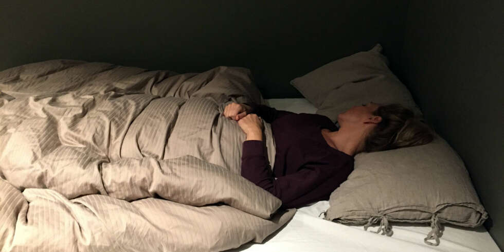 PÅ RYGG: Det sies at dette skal være den beste sovestillingen. PÅ RYGG: Det sies at dette skal være den beste sovestillingen.