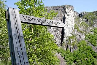 SKILTET: Gangveien inn til bunnen av Vøringfossen er skiltet, og lett å følge. SKILTET: Gangveien inn til bunnen av Vøringfossen er skiltet, og lett å følge.