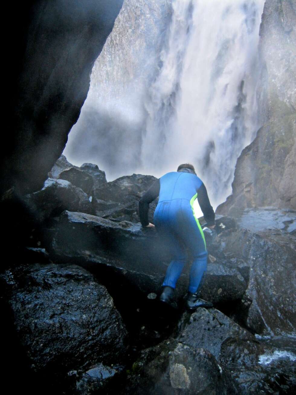 TIL KULPEN: Det går en sti fra riksvei 7 inn i dalføret i bunnen av Vøringfossen. Med godt fottøy er turen en skikkelig naturopplevelse. TIL KULPEN: Det går en sti fra riksvei 7 inn i dalføret i bunnen av Vøringfossen. Med godt fottøy er turen en skikkelig naturopplevelse.