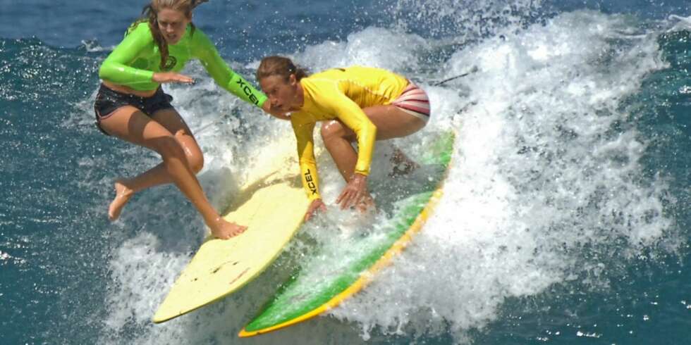 FANG EN BØLGE: Surfing er nasjonalsporten på Hawaii. FANG EN BØLGE: Surfing er nasjonalsporten på Hawaii.