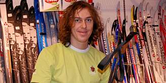 LANGRENN SELGER BEST: Det er klassiske langrennsski det går mest av. Thomas Sandvig jobber på G-sport. LANGRENN SELGER BEST: Det er klassiske langrennsski det går mest av. Thomas Sandvig jobber på G-sport.