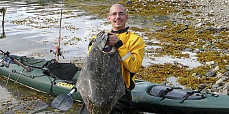 BIFANGST: Artikkelforfatteren med en helt ok kveite - tatt under steinbitfiske. BIFANGST: Artikkelforfatteren med en helt ok kveite - tatt under steinbitfiske.