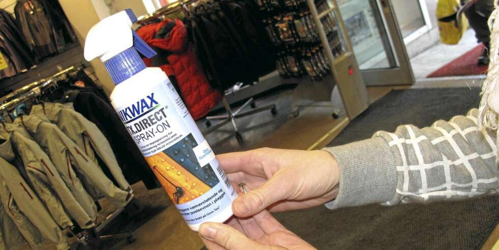 SPRAY: Pass på å velge riktig spray når du skal impregnere dunjakken. Unngå spray beregnet på andre tekstiler, eksempelvis goretex. SPRAY: Pass på å velge riktig spray når du skal impregnere dunjakken. Unngå spray beregnet på andre tekstiler, eksempelvis goretex.