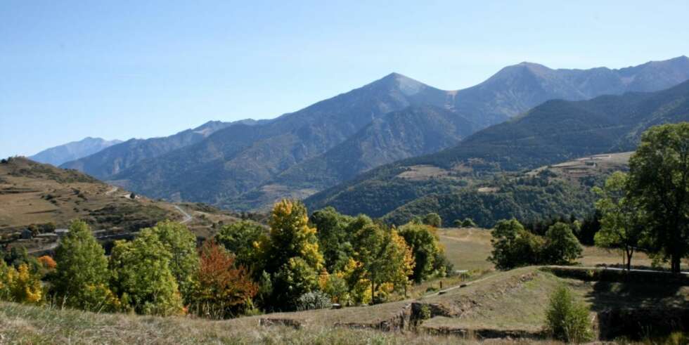 PYRENEENE: Fjellene ligger i kort avstand fra Perpignan, og det er mange oppdagelser på veien dit. PYRENEENE: Fjellene ligger i kort avstand fra Perpignan, og det er mange oppdagelser på veien dit.