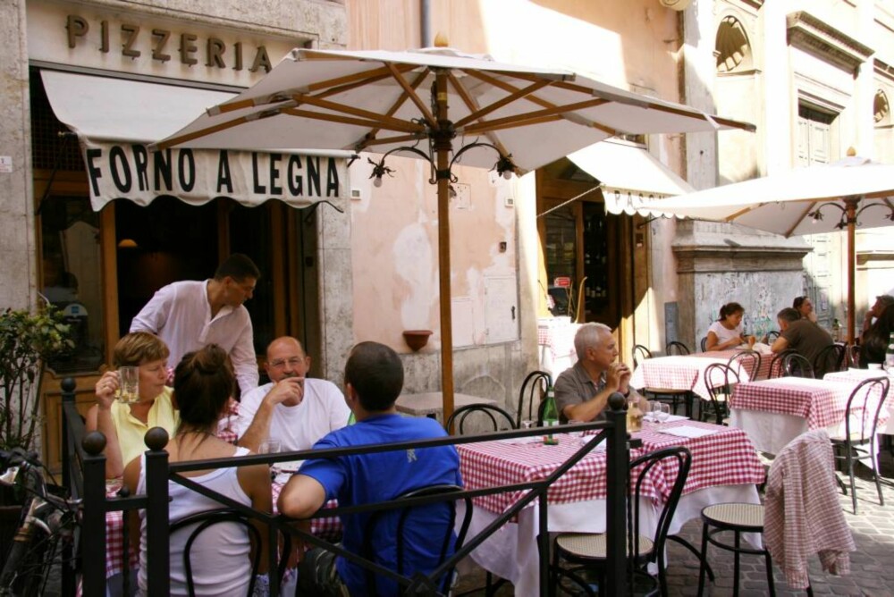 PIZZA: Forno a legna Pasquino har kanskje Romas beste pizza. PIZZA: Forno a legna Pasquino har kanskje Romas beste pizza.