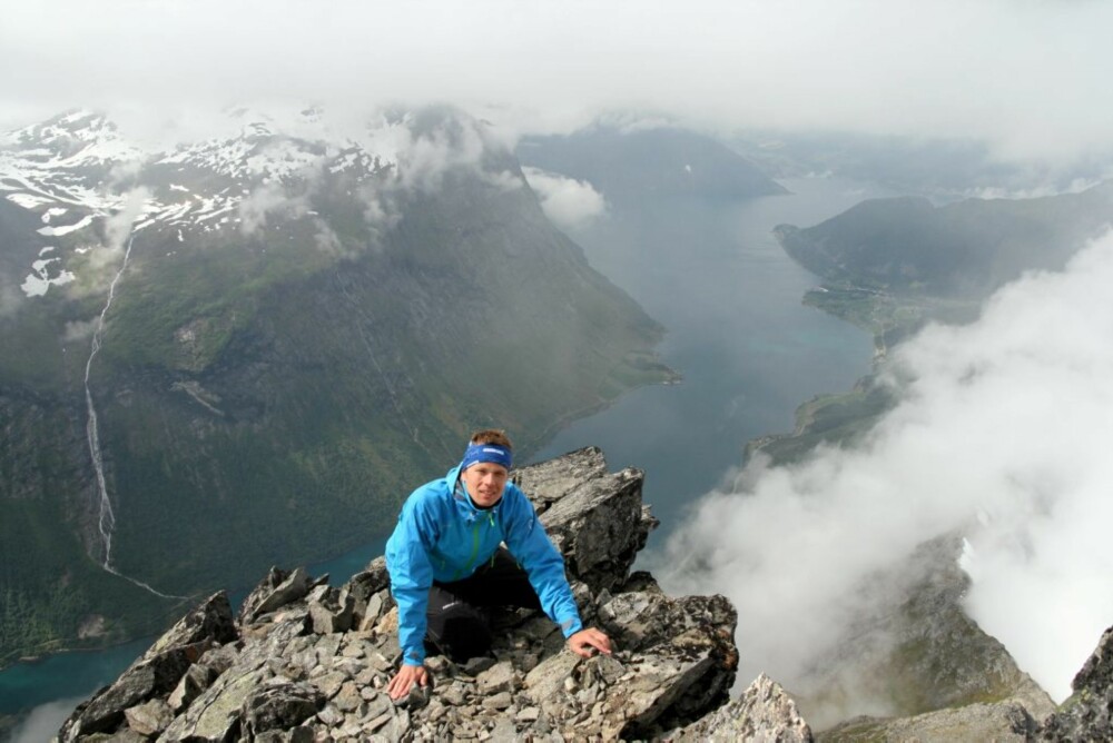 UTSIKTEN FRA SLOGEN gjør at det er verdt slitet med å komme seg opp de 1564 meterne fra havnivå. UTSIKTEN FRA SLOGEN gjør at det er verdt slitet med å komme seg opp de 1564 meterne fra havnivå.