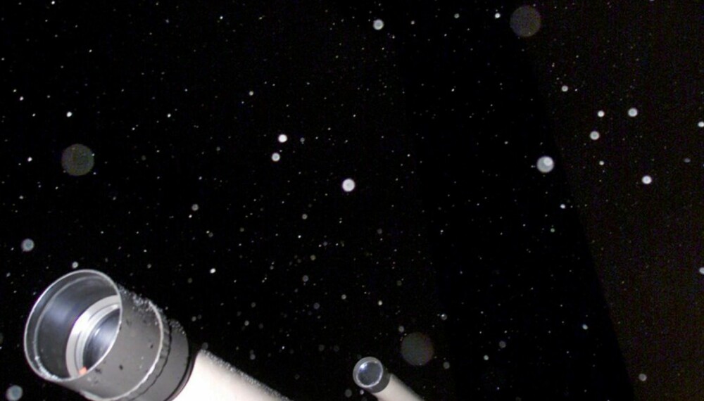 OPPDAGET SUPERNOVA: Odd Trondal i Norsk Astronomisk Selskap var den første nordmannen som oppdaget en supernova. Under ser du kollegaen Henning Holes tips til stjernekikking. OPPDAGET SUPERNOVA: Odd Trondal i Norsk Astronomisk Selskap var den første nordmannen som oppdaget en supernova. Under ser du kollegaen Henning Holes tips til stjernekikking.