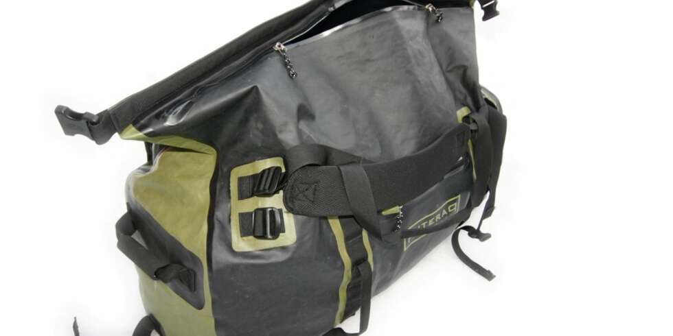 SOLID: Piteraq Hardware Dry Duffel er en solid og vanntett pakkbag som er enkel å komprimere. SOLID: Piteraq Hardware Dry Duffel er en solid og vanntett pakkbag som er enkel å komprimere.