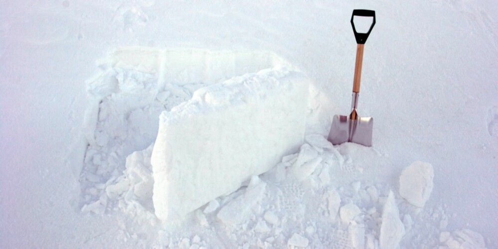 DEKKES IGJEN: Bruk snøblokker til å dekke igjen åpningen når hula er ferdig. DEKKES IGJEN: Bruk snøblokker til å dekke igjen åpningen når hula er ferdig.