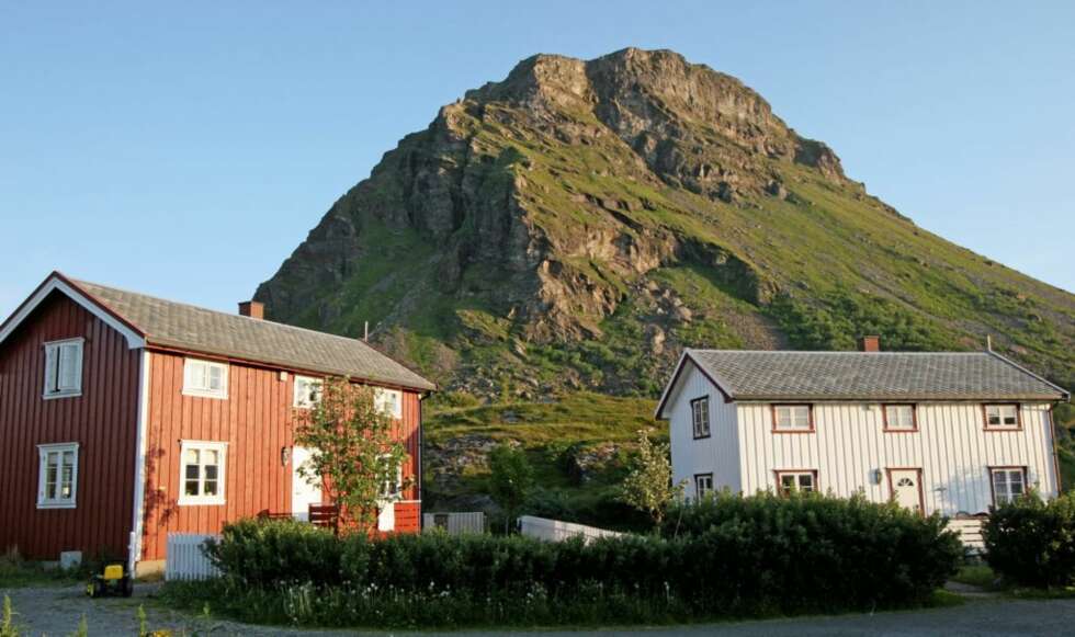 NY BEBYGGELSE: Nye og moderne trehus dominerer påLlovund. NY BEBYGGELSE: Nye og moderne trehus dominerer påLlovund.