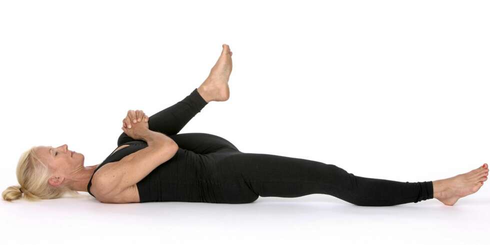 WIND REMOVING POSE: Denne øvelsen masserer tykk- og tynntarmen og til slutt hele tarmsystemet. WIND REMOVING POSE: Denne øvelsen masserer tykk- og tynntarmen og til slutt hele tarmsystemet.