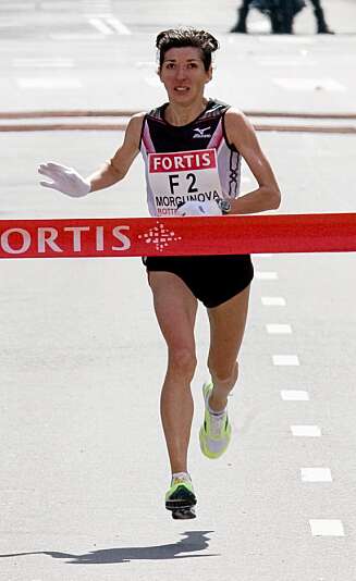 FLAT LØYPE: Russiske Lyubov Morgunova vinner kvinneklassen i Rotterdam maraton i 2008. FLAT LØYPE: Russiske Lyubov Morgunova vinner kvinneklassen i Rotterdam maraton i 2008.
