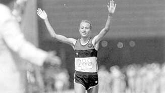 LOS ANGELES 1984: Grete Waitz tar OL-sølv i maraton. LOS ANGELES 1984: Grete Waitz tar OL-sølv i maraton.
