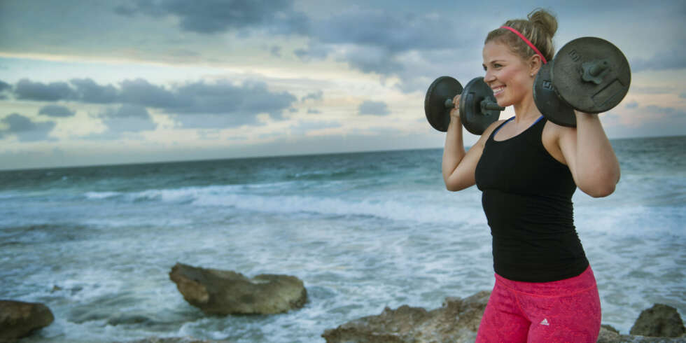 STYRKETRENING: Anne Marte Sneve har skrevet boka ""Styrkebibelen for jenter"" og mener at jenter bør trene mer styrke. FOTO: Mona Nordøy STYRKETRENING: Anne Marte Sneve har skrevet boka ""Styrkebibelen for jenter"" og mener at jenter bør trene mer styrke. FOTO: Mona Nordøy