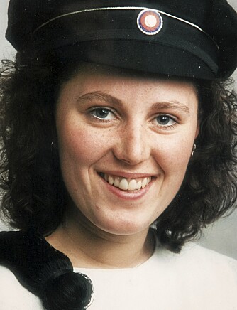 ANN ELIN: Storesøster Ann Elin døde 10 år før Tina. I dag ligger søstrene i samme grav. De to var veldig forskjellige. Ann Elin var en veldig sporty jente. - Tina og jeg snakket mye sammen om Ann Elins bortgang, forteller Torunn. ANN ELIN: Storesøster Ann Elin døde 10 år før Tina. I dag ligger søstrene i samme grav. De to var veldig forskjellige. Ann Elin var en veldig sporty jente. - Tina og jeg snakket mye sammen om Ann Elins bortgang, forteller Torunn.