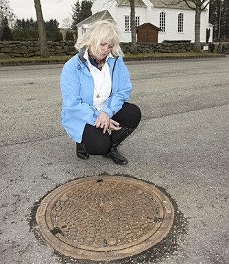 FUNNSTEDET: Det var 26. oktober 2000 Tina ble funnet i en dreneringskum her ved Bore kirkegård. - Jeg glemmer aldri nummeret på kumlokket: 2625, sier mamma Torunn. FUNNSTEDET: Det var 26. oktober 2000 Tina ble funnet i en dreneringskum her ved Bore kirkegård. - Jeg glemmer aldri nummeret på kumlokket: 2625, sier mamma Torunn.