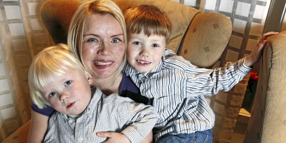 MORSLYKKE: - Jeg hadde et enormt ønske om å få en familie, og nå er jeg en lykkelig mamma til Tobias og Trym, sier Lena. (Foto: Britt Krogsvold Andersen) MORSLYKKE: - Jeg hadde et enormt ønske om å få en familie, og nå er jeg en lykkelig mamma til Tobias og Trym, sier Lena. (Foto: Britt Krogsvold Andersen)