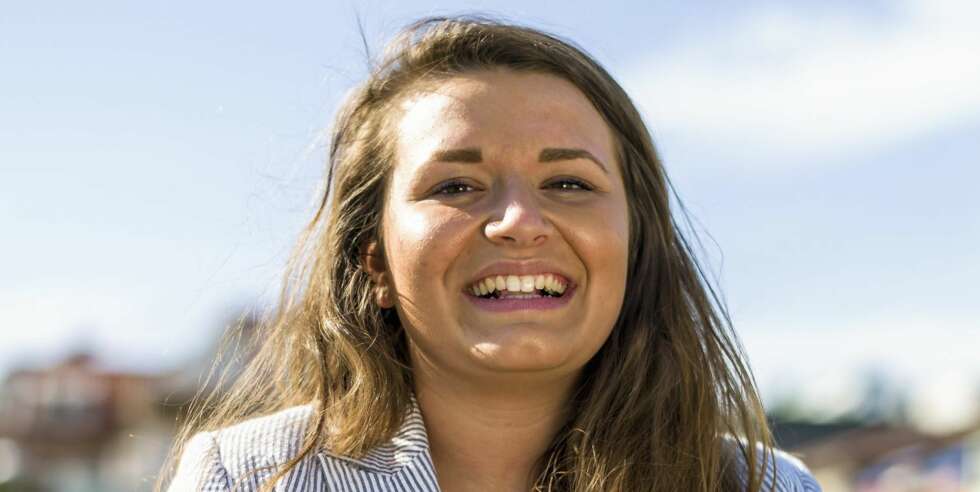 SMILET: - Min beste medisin for å komme meg videre, er å møte verden med et smil. Kanskje vil de grusomme minnene blekne noe i lyset av smil, samhold og nestekjærlighet? SMILET: - Min beste medisin for å komme meg videre, er å møte verden med et smil. Kanskje vil de grusomme minnene blekne noe i lyset av smil, samhold og nestekjærlighet?