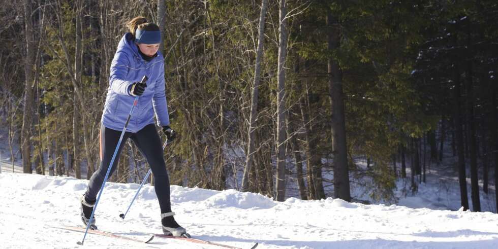 NÆRING PÅ SKI: En leser lurer på hvordan hun kan få i seg nok næring til et langt skiløp, når hun skal holde seg unna karbohydrater. NÆRING PÅ SKI: En leser lurer på hvordan hun kan få i seg nok næring til et langt skiløp, når hun skal holde seg unna karbohydrater.