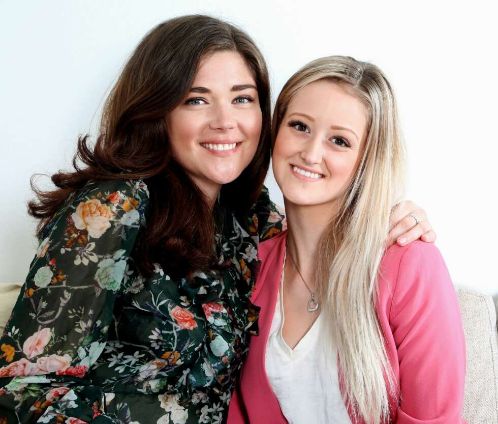 SØSKENKJÆRLIGHET: Ingrid sammen med storesøster sin Carina. Carina var på sykehuset hver eneste dag i seks uker, blant annet for å gi Ingrid fotmassasje. SØSKENKJÆRLIGHET: Ingrid sammen med storesøster sin Carina. Carina var på sykehuset hver eneste dag i seks uker, blant annet for å gi Ingrid fotmassasje.