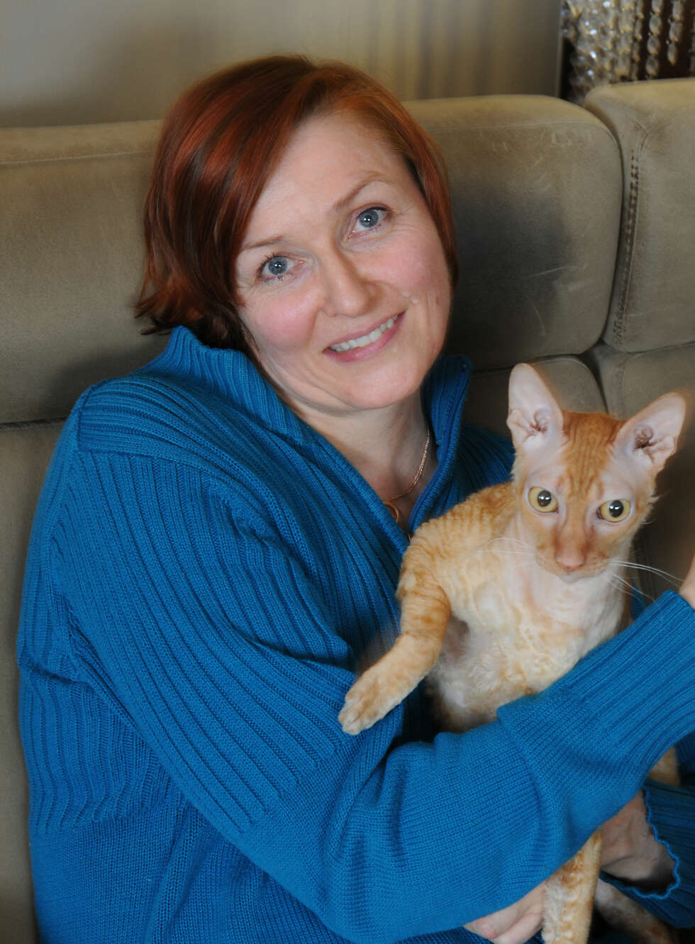 SYNGER: – Når armer og ben ikke virker, så må jeg jo finne en hobby jeg kan klare. Stemmen har jo ikke blitt lammet, sier Wenche Lise, som synger i kor, og for katten Miro. FOTO: Marianne Otterdahl-Jensen SYNGER: – Når armer og ben ikke virker, så må jeg jo finne en hobby jeg kan klare. Stemmen har jo ikke blitt lammet, sier Wenche Lise, som synger i kor, og for katten Miro. FOTO: Marianne Otterdahl-Jensen