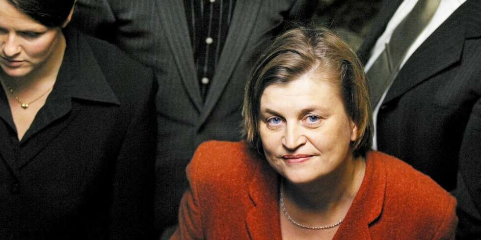 TA ET VALG: Hvis du synes sjefen er en tulling, kan du enten velge å bli og gjøre det beste ut av situasjonen, eller så bør du slutte, mener Elin Ørjasæter. TA ET VALG: Hvis du synes sjefen er en tulling, kan du enten velge å bli og gjøre det beste ut av situasjonen, eller så bør du slutte, mener Elin Ørjasæter.