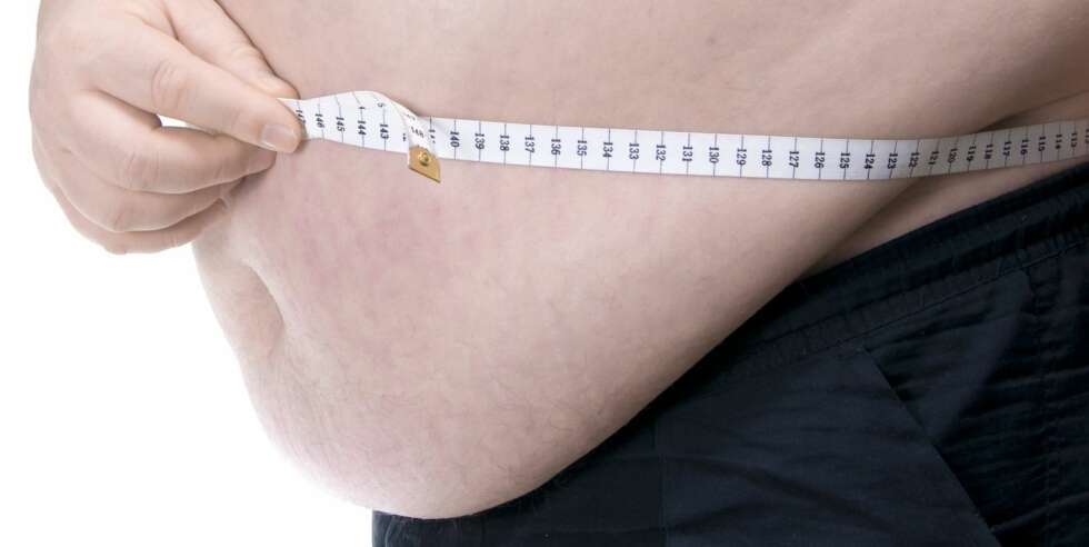 RISIKO: Påse at midjemålet ligger under 88 centimeter hvis man er kvinne, og under 102 centimeter hvis man er mann. Da minsker risikoen for hjerteinfarkt. RISIKO: Påse at midjemålet ligger under 88 centimeter hvis man er kvinne, og under 102 centimeter hvis man er mann. Da minsker risikoen for hjerteinfarkt.