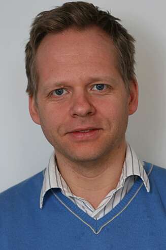 SKEPTISK: Avdelingsleder i Kreftforeningen, Ole Alexander Opdahlshei, ser at de negative helseeffektene er ferre - men advarer likevel mot snusbruk. SKEPTISK: Avdelingsleder i Kreftforeningen, Ole Alexander Opdahlshei, ser at de negative helseeffektene er ferre - men advarer likevel mot snusbruk.