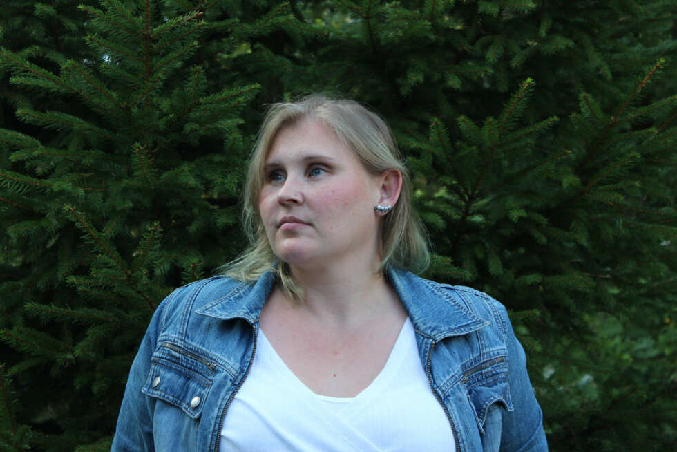 FYSISKE SMERTER: Traumene i etterkant av drapet på Linda Juel Johannesens lillesøster Kristin, førte til fysiske smerter i kroppen.-Det begynte med at jeg ikke klarte å røre på høyre armen. Dersom jeg forsøkte å strekke den ut, så smalt det til med smerter. FOTO: Privat. FYSISKE SMERTER: Traumene i etterkant av drapet på Linda Juel Johannesens lillesøster Kristin, førte til fysiske smerter i kroppen.-Det begynte med at jeg ikke klarte å røre på høyre armen. Dersom jeg forsøkte å strekke den ut, så smalt det til med smerter. FOTO: Privat.