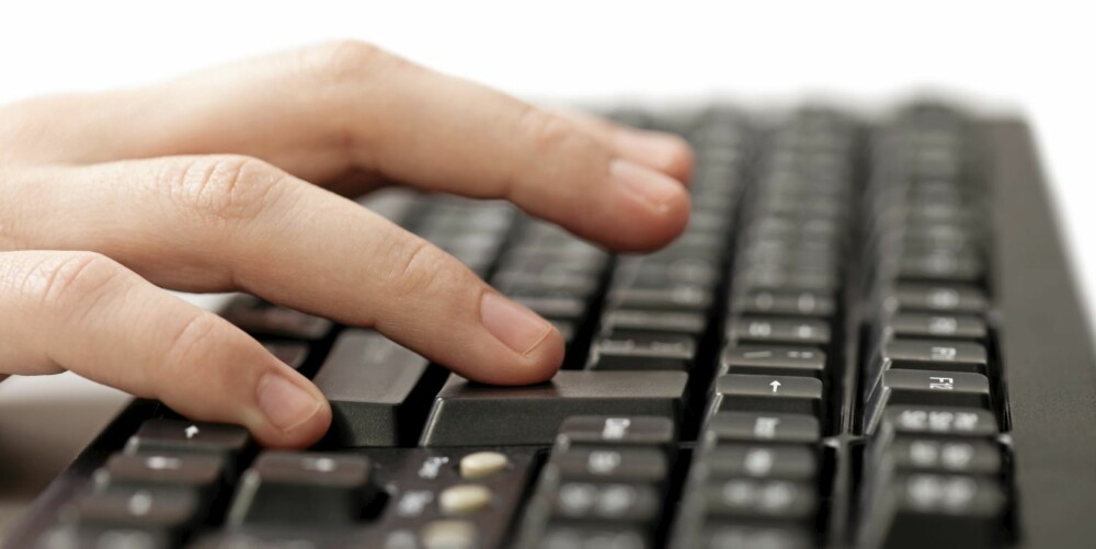 AVHENGIG: Problemer med å la tastaturet være i fred? Ifølge Ivor Høy regnes en person for avhengig hvis han eller hun bruker sosiale medier mer enn 45 timer i uka. AVHENGIG: Problemer med å la tastaturet være i fred? Ifølge Ivor Høy regnes en person for avhengig hvis han eller hun bruker sosiale medier mer enn 45 timer i uka.