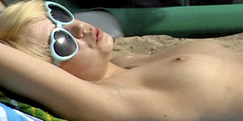 TOPP UTEN TOPP: Peaches har alltid foretrukket toppløst strandliv. Her nyter hun solstrålene tilbake i 2007. TOPP UTEN TOPP: Peaches har alltid foretrukket toppløst strandliv. Her nyter hun solstrålene tilbake i 2007.