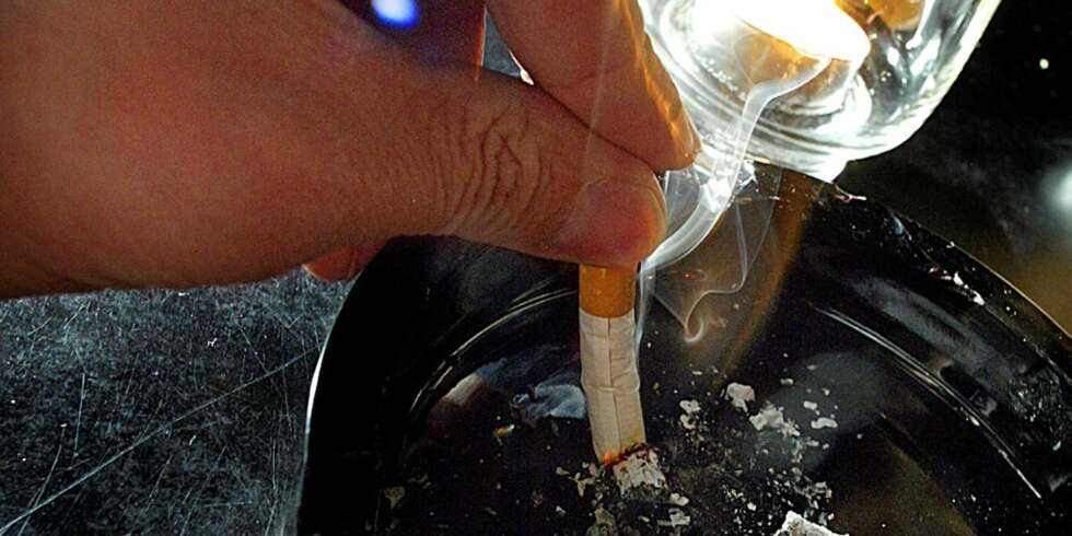 FLERE STUMPER RØYKEN: De unge har vært de flinkeste til å stumpe røyken de siste årene. FLERE STUMPER RØYKEN: De unge har vært de flinkeste til å stumpe røyken de siste årene.