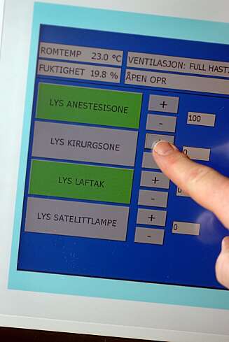 LYSREGULERER: Til og med lyset reguleres av en egen datamaskin i Fremtidens operasjonsrom. LYSREGULERER: Til og med lyset reguleres av en egen datamaskin i Fremtidens operasjonsrom.