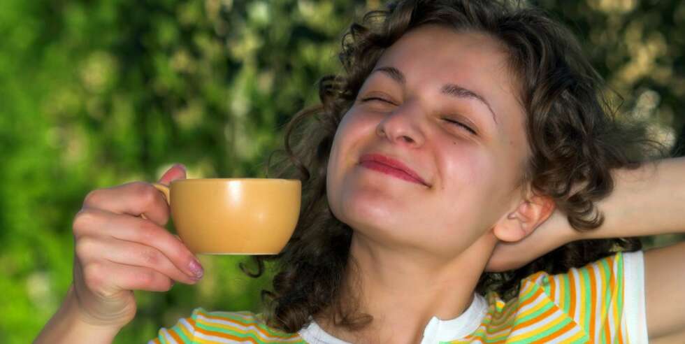 LUNKEN: Visste du at lunken kaffe gir mindre misfarging av tennene enn glovarm? LUNKEN: Visste du at lunken kaffe gir mindre misfarging av tennene enn glovarm?