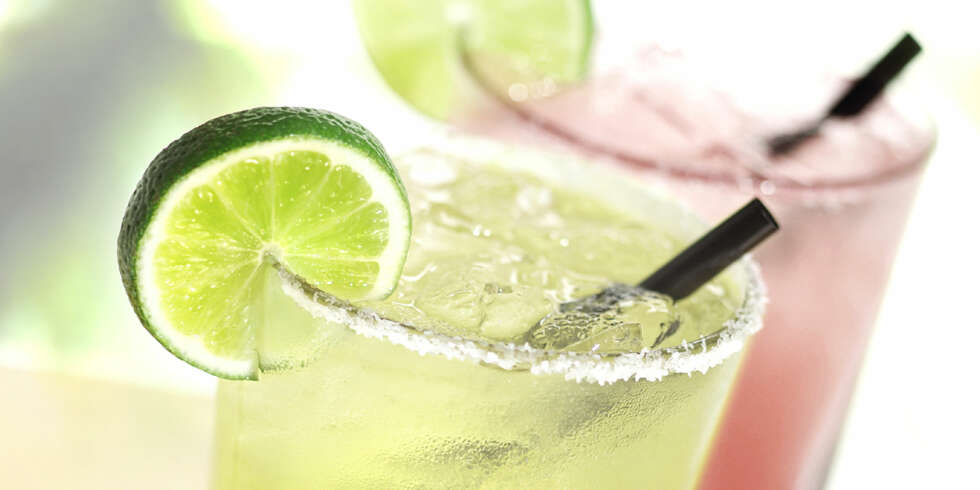 GODT I SOLA: Men margarita er den absolutte kaloriverstingen blant alkoholholdige forfriskelser. GODT I SOLA: Men margarita er den absolutte kaloriverstingen blant alkoholholdige forfriskelser.