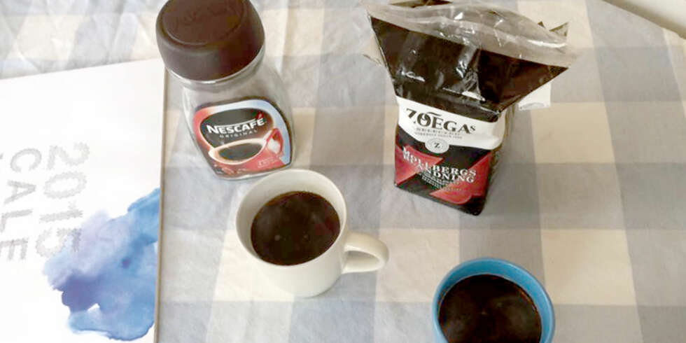 MER KOFFEIN I DEN ENE: Den ene koppen har en god del mer koffein i seg, enn den andre. Hvilken tror du har mest? MER KOFFEIN I DEN ENE: Den ene koppen har en god del mer koffein i seg, enn den andre. Hvilken tror du har mest?