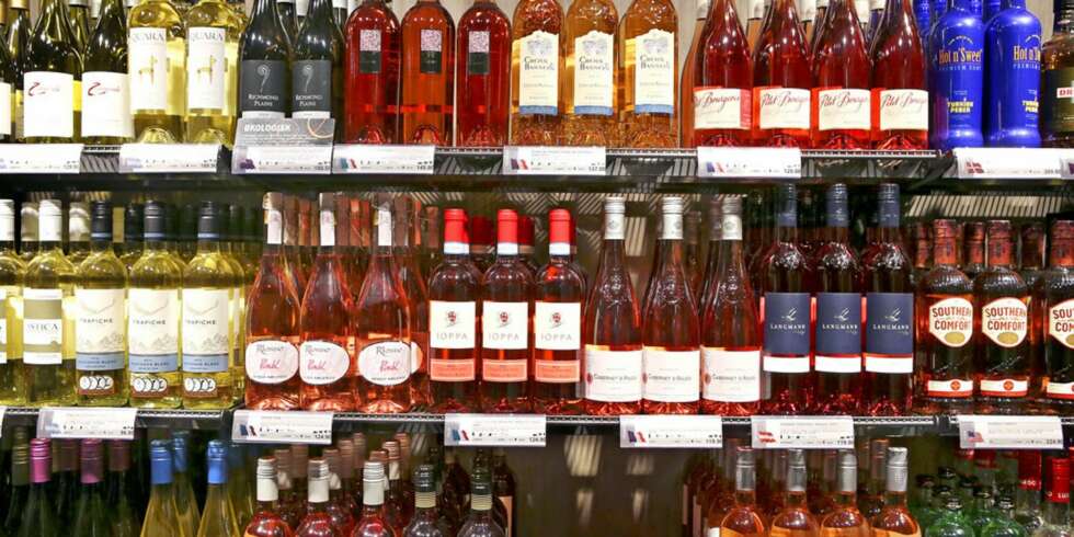 VIN PÅ TILBUD: Disse vinene er på tilbud i oktober. VIN PÅ TILBUD: Disse vinene er på tilbud i oktober.