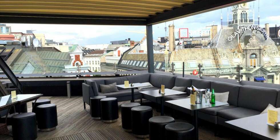 AVSLAPPET ATMOSFÆRE: Eight the Rooftop Bar at Grand. AVSLAPPET ATMOSFÆRE: Eight the Rooftop Bar at Grand.