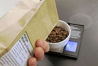 BRUK VEKT:Du trenger 60 gram kaffe per liter vann BRUK VEKT:Du trenger 60 gram kaffe per liter vann