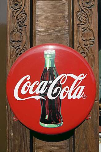 KJENT VAREMERKE: Coca-Cola er verdens mest solgte brus. I tillegg er leskedrikken et av verdens mest kjente varemerker. KJENT VAREMERKE: Coca-Cola er verdens mest solgte brus. I tillegg er leskedrikken et av verdens mest kjente varemerker.