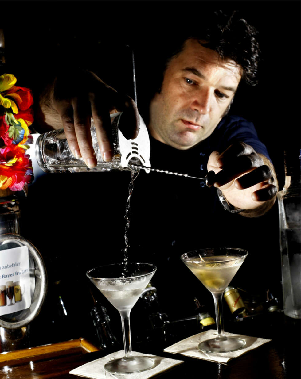 MULTITALENT: Jan Vardøen (46) er kjent musiker, forfatter, restauranteier og drinkekspert! MULTITALENT: Jan Vardøen (46) er kjent musiker, forfatter, restauranteier og drinkekspert!