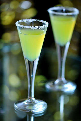 FRISK LIKØR: Et lite glass limoncello er en forfriskende avslutning på en middag. FRISK LIKØR: Et lite glass limoncello er en forfriskende avslutning på en middag.