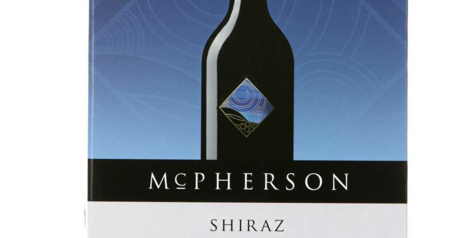 McPherson Shiraz er en stram og syrlig vin som passer til retter av fugl og kalv. Et av de tre beste kjøpene i denne testen. McPherson Shiraz er en stram og syrlig vin som passer til retter av fugl og kalv. Et av de tre beste kjøpene i denne testen.
