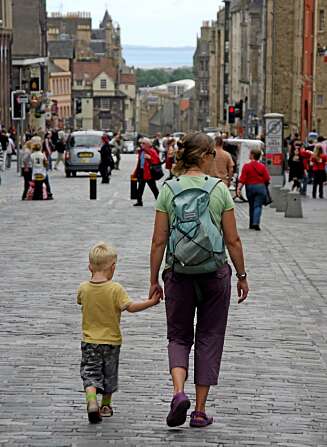 BRUK BEINA: Den beste måten å oppleve Edinburgh på er til fots. BRUK BEINA: Den beste måten å oppleve Edinburgh på er til fots.