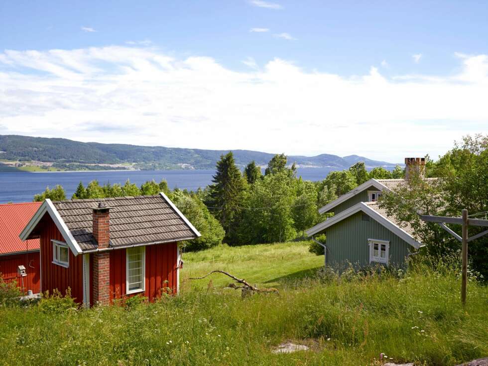 I DET GRØNNE: Rømmerudbakken ligger vakkert til med panoramautsikt over Mjøsa. I DET GRØNNE: Rømmerudbakken ligger vakkert til med panoramautsikt over Mjøsa.