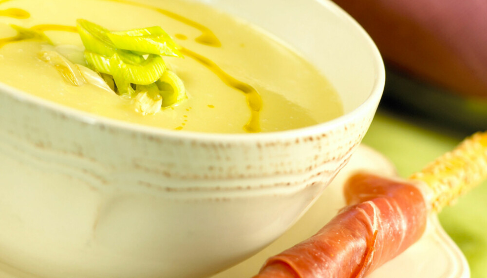 ENKELT OG GODT: Potet- og purresuppe lager du i en fei og smaker godt. ENKELT OG GODT: Potet- og purresuppe lager du i en fei og smaker godt.